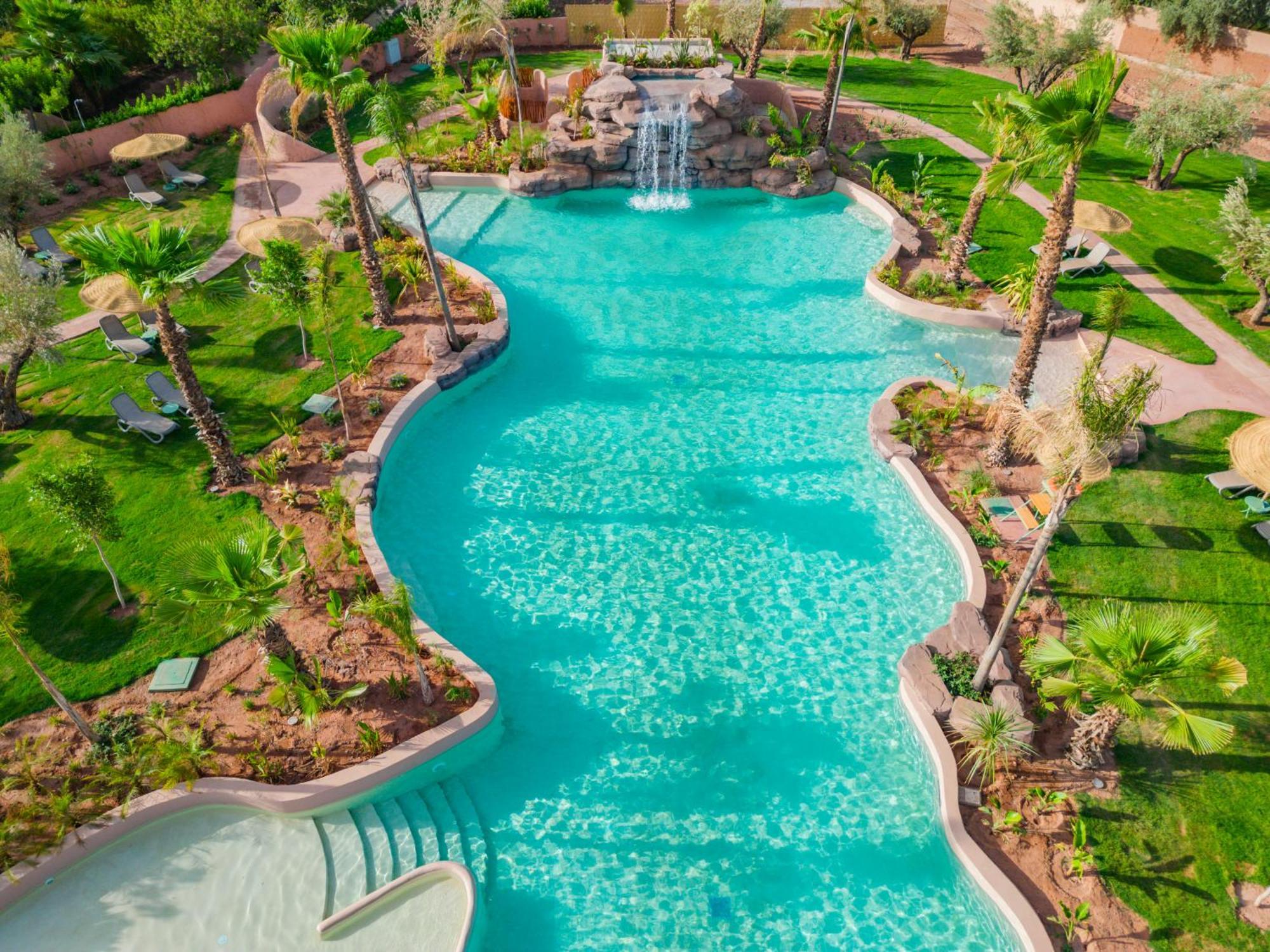 Oasis Hotel 4*